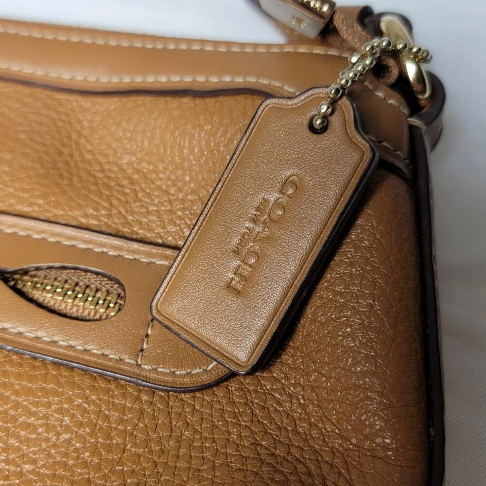 “Vintage Coach Legacy Collection Brown Leather Shoulder Bag – Gold Hardware, S/M